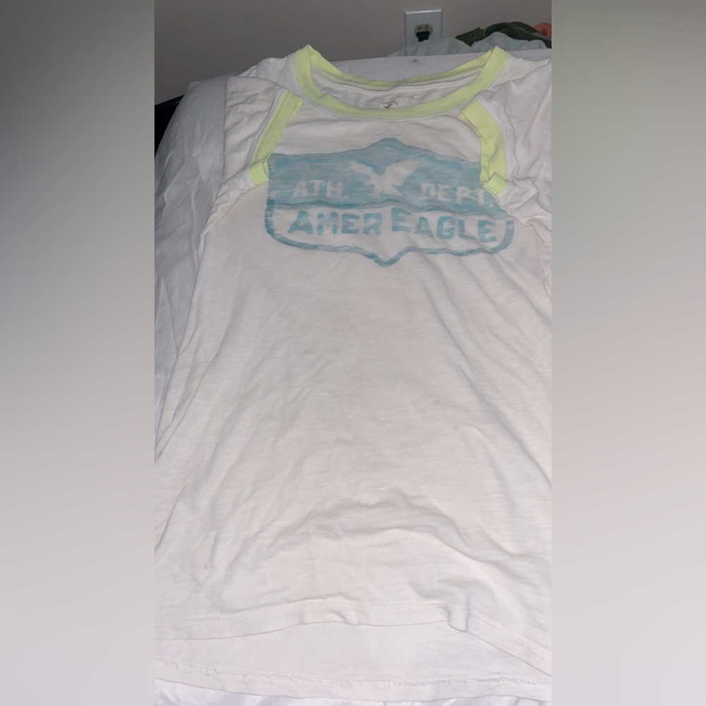 Iamsellingan American eagle t shirt I am only going 2 be shipping 2 places in ON